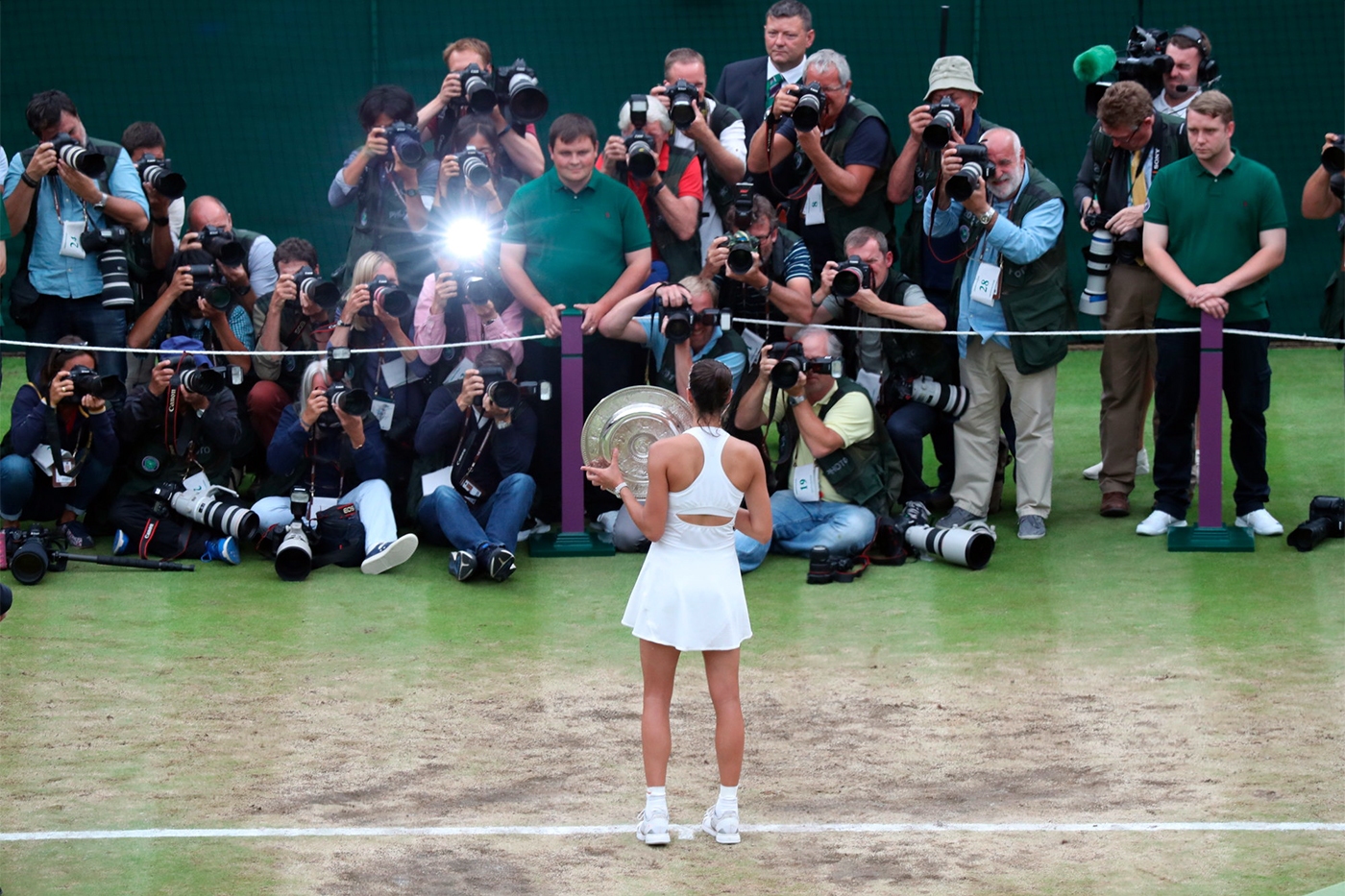 http://www.wimbledon.com/images/pics/large/b_muguruza_1876_150717_jl.jpg