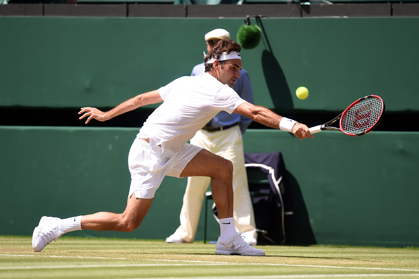 Centre Court: Federer defeats Groth - The Championships, Wimbledon ...